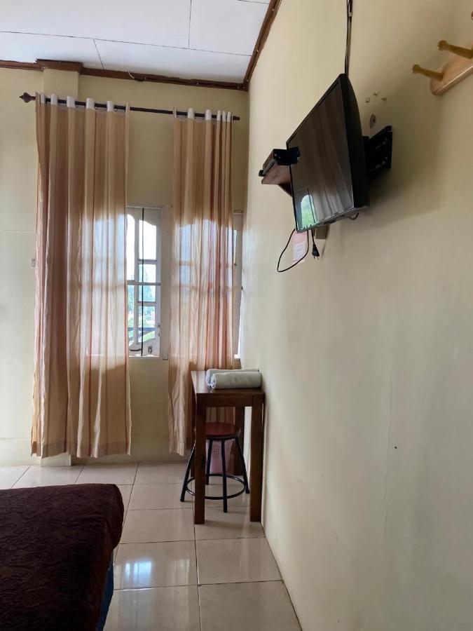 Ron'S Guest House Berastagi Backpacker Rooms 外观 照片