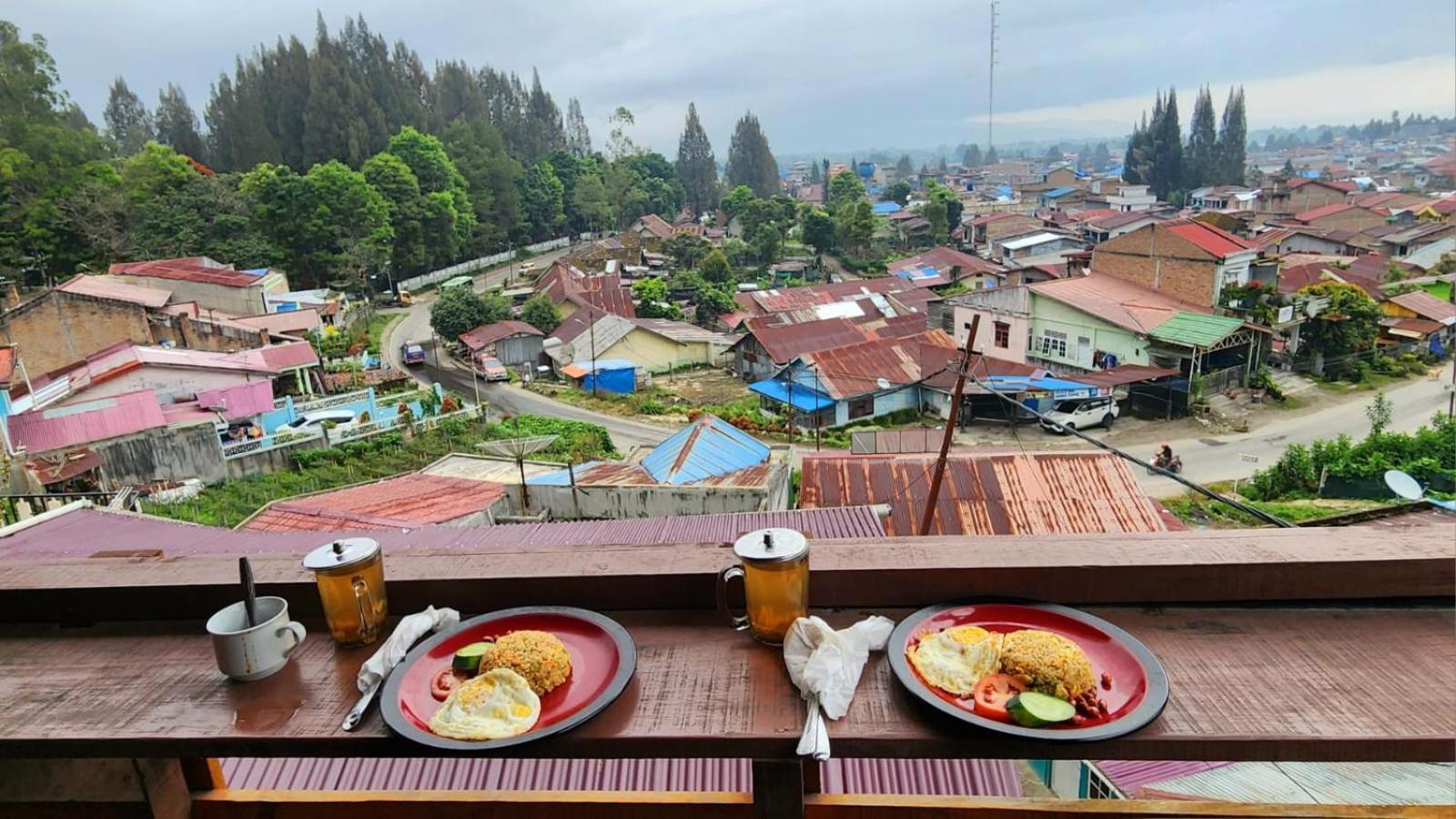 Ron'S Guest House Berastagi Backpacker Rooms 外观 照片